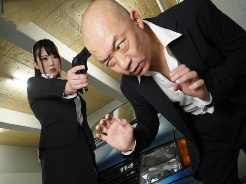 Penyelidik wanita Honoka Tsuji bersembunyi